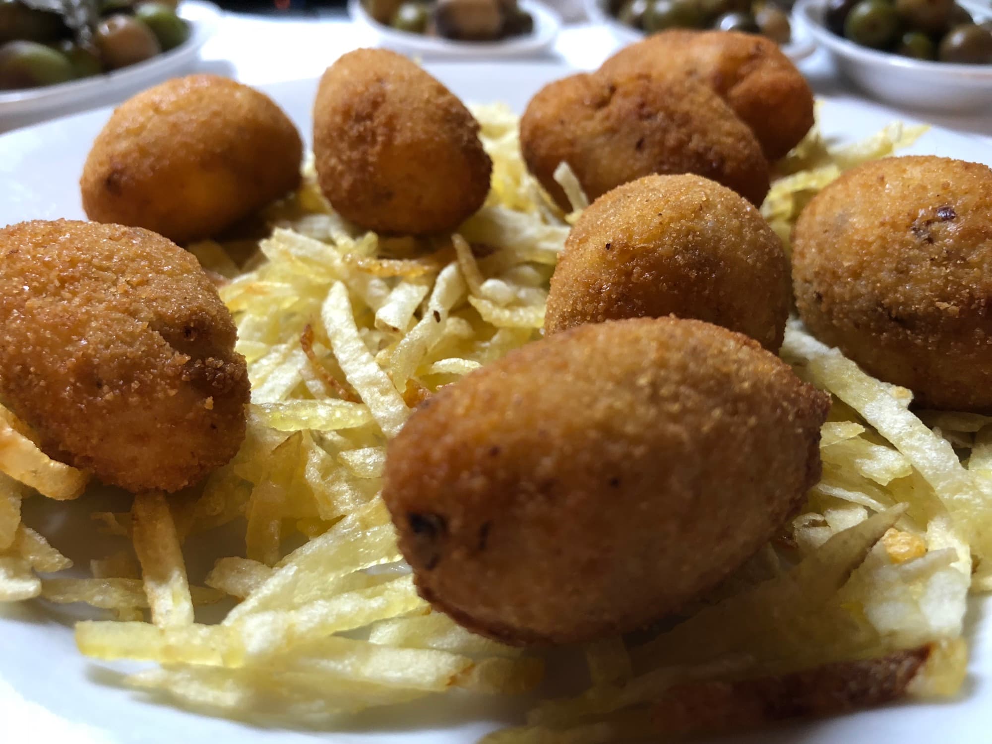 De la croqueta al cordero: un paseo por la cocina castiza de nuestra carta