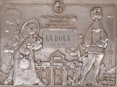 Placa centenaria del Ayuntamiento de Madrid · La Bola desde 1870